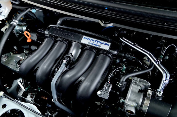 試乗車は最高出力129PSの1.5リッター直4エンジンを搭載した純ガソリンモデル。パワーユニットには手をつけないのが「モデューロX」の流儀だ。