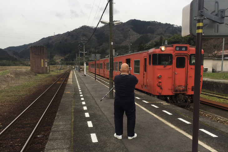 キハ40系は、鉄オタに人気の気動車。1970年代から80年代にかけて製造され、ほぼ全国で運用された。私はローカル線も大好き。