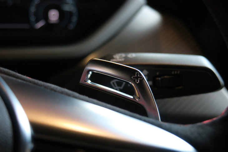 アウディRS e-tron GT（シフトパドル）