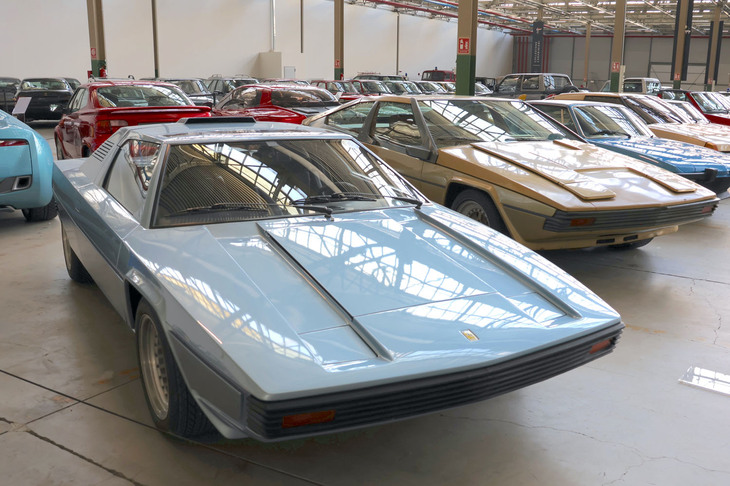 「フェラーリ・レインボー」1976年コンセプト。「フェラーリ308GT4」のフロアを短縮したうえで、新たなボディーを提案した。運転席にいたまま収納できるルーフが特徴だったが、あまりに斬新すぎたため、マラネッロは生産を拒否した。