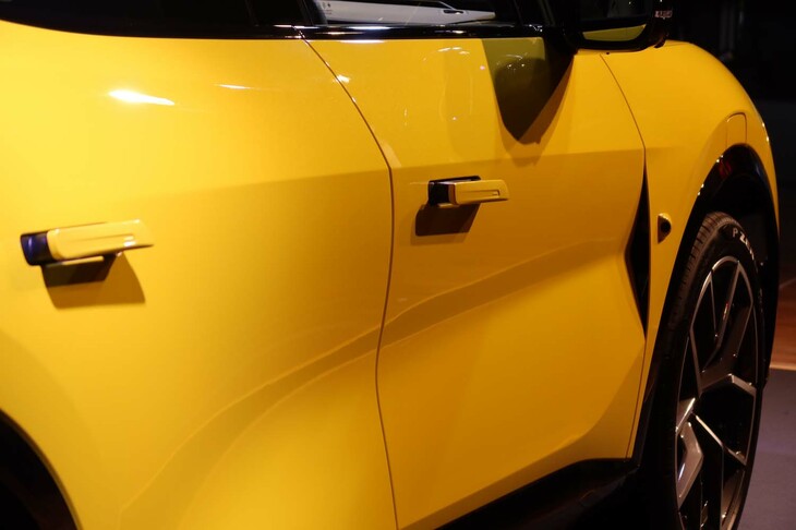 ロータス・エレトレR（ドアパネル）