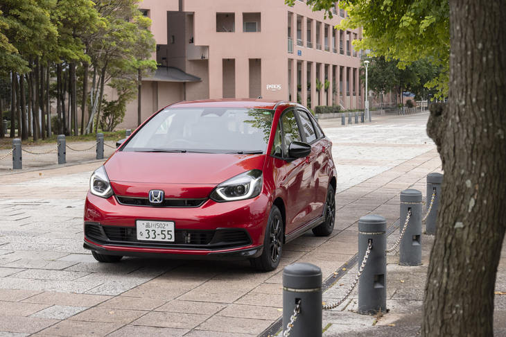 今回の試乗車は「ホンダ・フィットe：HEVホーム」の特別仕様車「ブラックスタイル」。2024年8月に仕様変更を受けた最新モデルだ（発売は9月5日）。