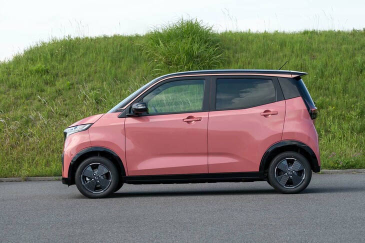 ボディーサイズは全長×全幅×全高＝3395×1475×1655mm。ホイールベースは2495mm。