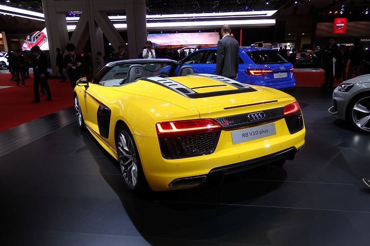 アウディR8スパイダー