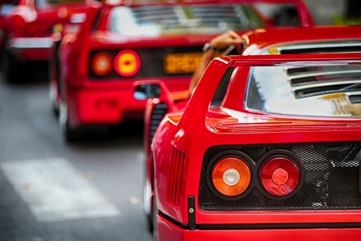 マラネッロの市街地で行われたフェラーリパレードの様子。