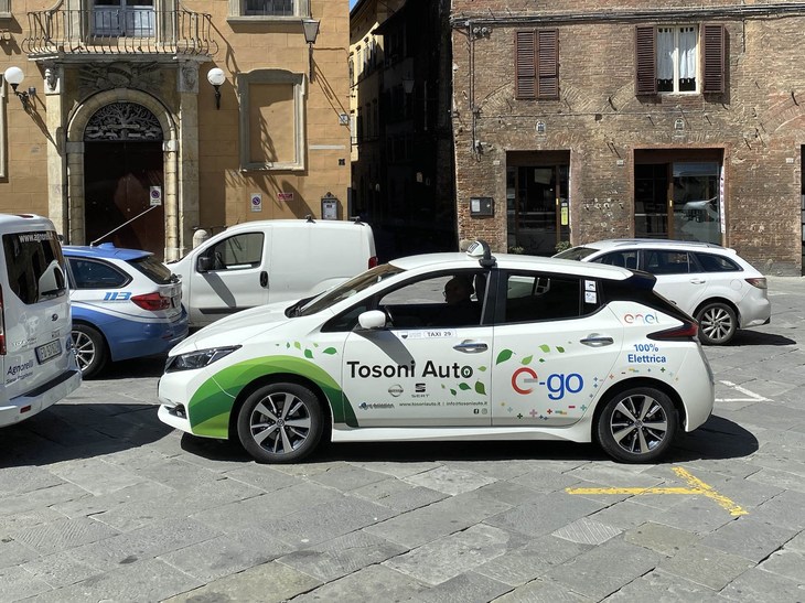 2代目「日産リーフ」のタクシー。2020年6月にシエナで。