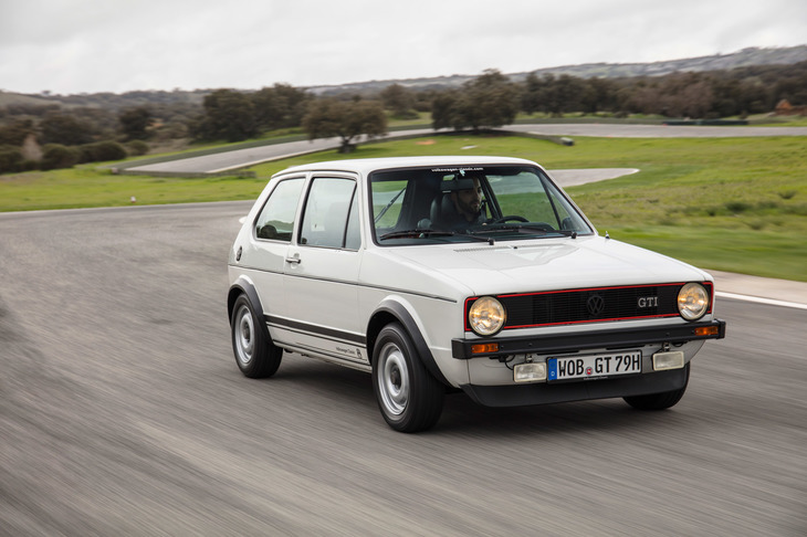 今回のイベントでは、最新の「GTI」3モデルに加え、歴代の「ゴルフGTI」にも試乗することができた。