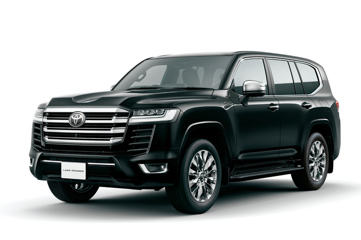 「ランドクルーザー“300”」は、2021年8月に登場したランクルのフラッグシップモデル。2025年3月に一部改良が施され、衝突被害軽減ブレーキの機能の強化やイベントデータレコーダーの装備、盗難防止機能の拡充などが図られた。