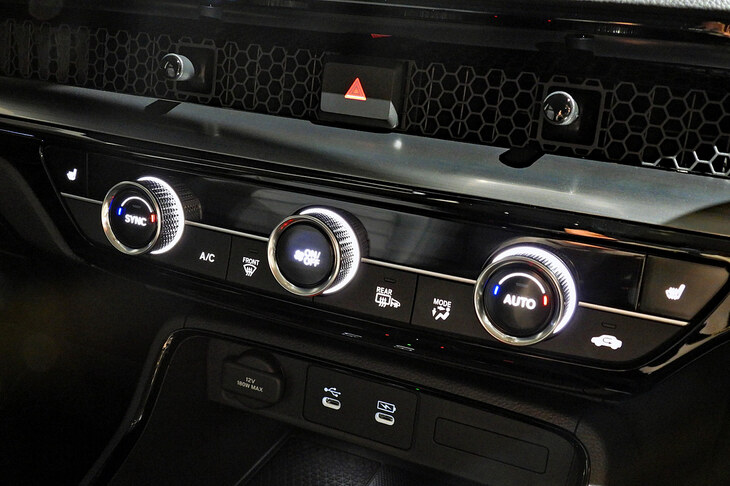 ホンダCR-V e：HEV RS（空調のコントロールパネル）