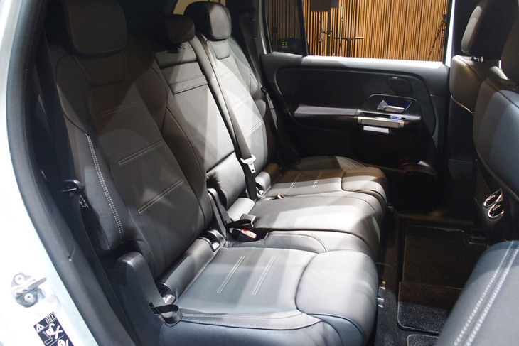 メルセデス・ベンツEQB350 4MATIC（2列目シート）