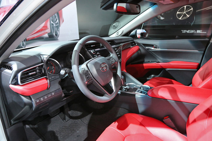 トヨタ・カムリXSE（インテリア）