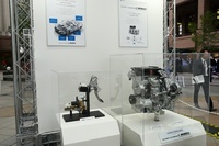 モーターやバッテリーの技術展示も