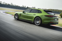 「パナメーラGTSスポーツツーリスモ」