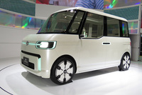 将来の軽ハイトワゴンの姿を示唆する「DN U-スペース」。