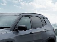 黒を効かせて個性を強化　「ジープ・コンパス」の限定車発売の画像