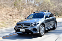 「GLC220d 4MATICスポーツ（本革仕様）」にはスポーツサスペンションが標準で装着される。