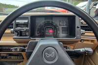 2代目「シビック」に採用された集中ターゲットメーター。速度計とタコメーターを同心円状に並べて視線の移動を減らしたほか、メーターナセルの周囲に操作系をまとめて配置していた。