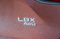 今回の試乗車は「LBX“リラックス”」の4WDモデル。「ソニックカッパー」のボディーカラー（16万5000円）等を含めた総額は560万4700円にも上る。