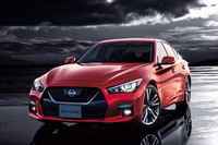 インフィニティバッジから日産バッジへと改められた「スカイライン」。ガソリンモデルのエンジンがダイムラー製直4ターボから自社製V6ツインターボへと置き換えられている。