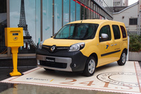 フランスの郵便車と同色のルノー・カングー発売