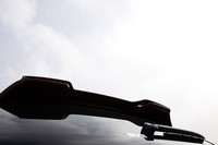 ルーフスポイラーは無償のオプションで装着可能。