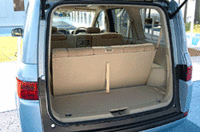 写真をクリックするとシートが倒れるさまが見られます。