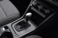 トランスミッションはデュアルクラッチ式ATの7段DSG。「TSIトレンドライン」を除く2グレードには、レザーシフトノブが装備される。