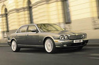 ジャガー、「Xタイプ」と「XJ」シリーズの仕様変更＆価格改定の画像