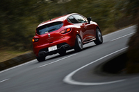 0-100km/h加速は6.7秒と、従来型の6.9秒から0.2秒短縮された。