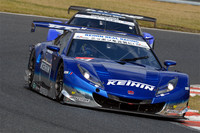 最後まで熱いバトルを続けた、No.17 KEIHIN HSV-010。2位でフィニッシュ。