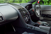 アクセントカラーはボディーのほか、インテリアのステッチやシフトパドルにも施すことができる。