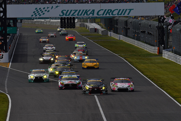 GT300クラスは、予選トップのNo.96 K-tunes RC F GT3（新田守男／中山雄一）を先頭にレースがスタートした。