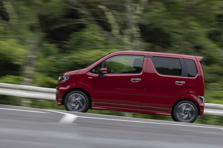 自然吸気モデルでもほとんどストレス知らずだった「カスタムZ」。CVTの賢い制御に加えてモーターアシストも効いている。