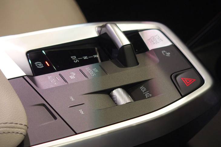 218dアクティブツアラーMスポーツ（シフトセレクター）