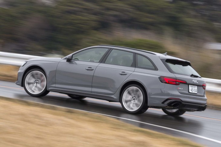 「RS 4アバント」が0-100km/h加速に要する時間は4.1秒。最高速度は速度リミッターが作動する280km/hとなっている。