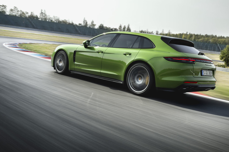 「パナメーラGTSスポーツツーリスモ」