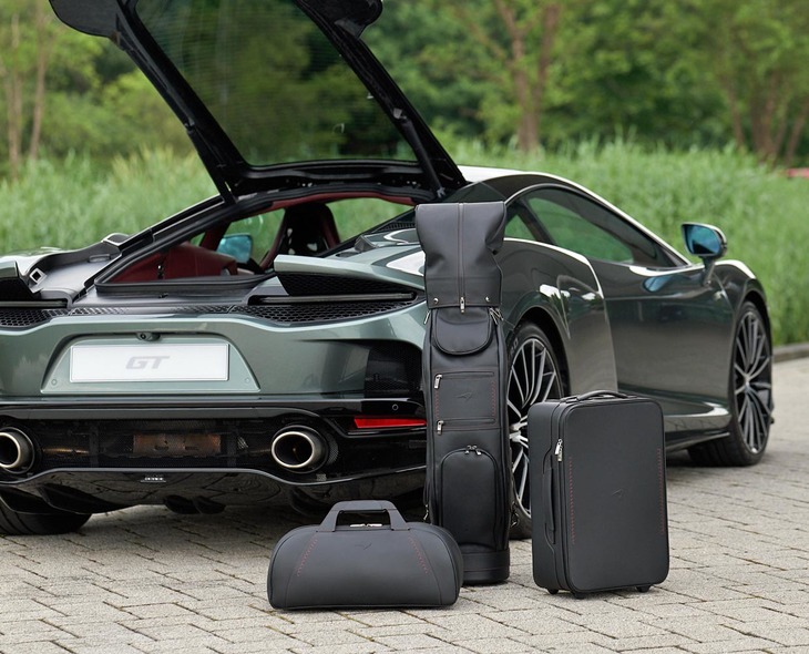 「マクラーレンGT」には、専用のゴルフバッグや衣料品のキャリアケースが用意される。カラーや素材のバリエーションもさまざま。