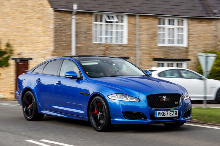 スーパーチャージャー付きの5リッターV8エンジンを搭載した「XJ575」。