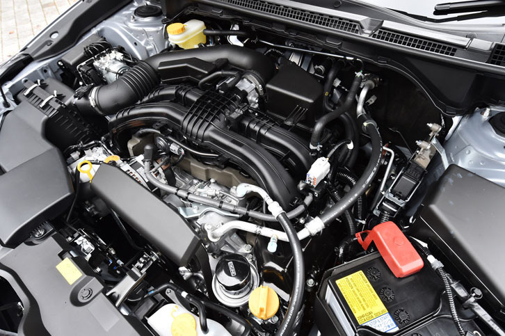 80％のパーツを見直し、従来比で約12kgの軽量化が図られた2リッター水平対向4気筒エンジン。振動や騒音も、より軽減された。
