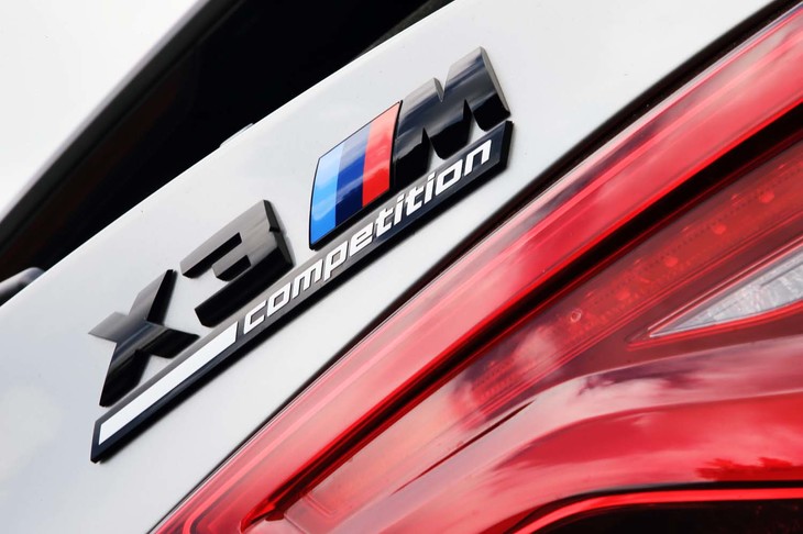 「X3 Mコンペティション」の車両本体価格は「X3 M」よりも102万円高い1394万円。