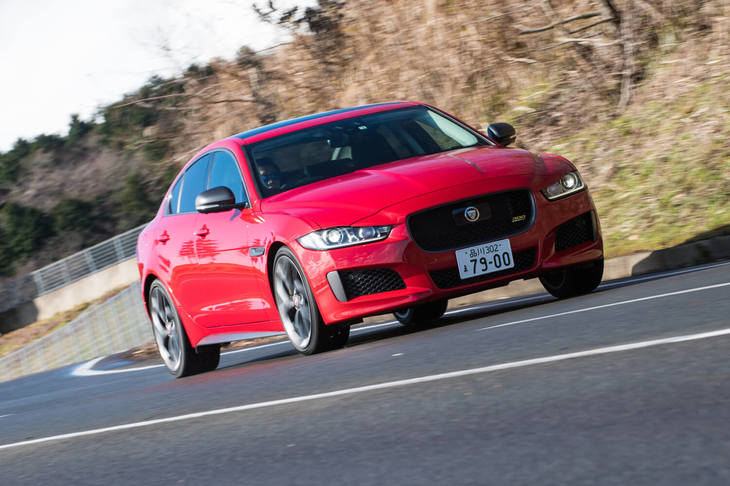 取材日はあいにくの空模様。雨は途中から上がったものの、最後までぬれた路面が渇くことはなかった。