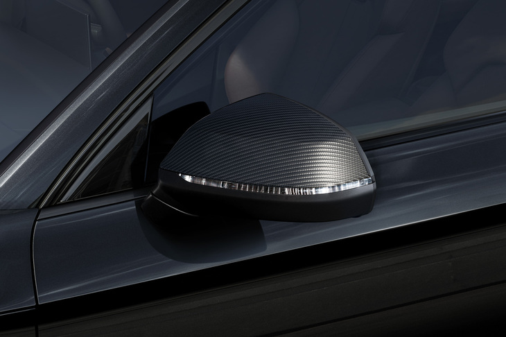 「Q5ハイスタイル」に装備されるカーボンミラーハウジング。
