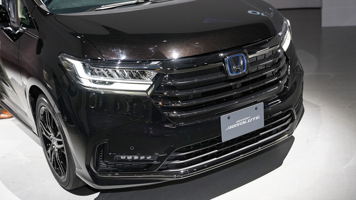 迫力が増したフロントマスクは、中国市場でいまだ健在な姉妹車「エリシオン」に寄せたデザインだという。