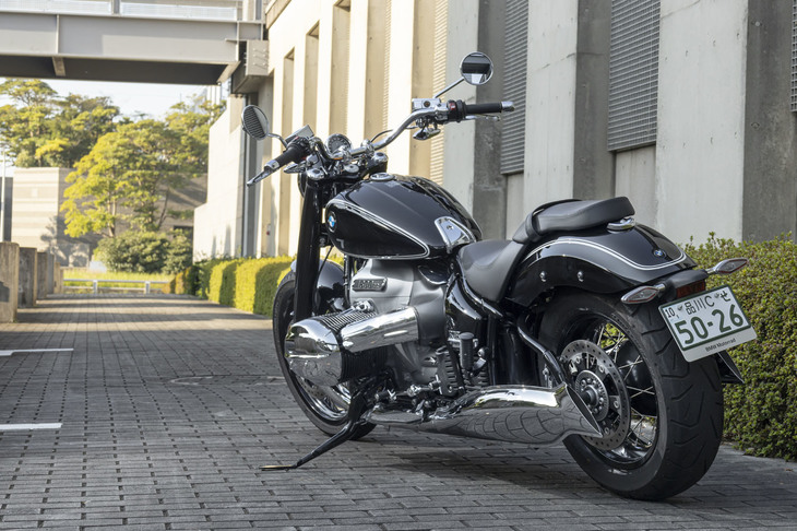 「R18」は2020年4月に正式発表されたばかりの、BMWの最新モデル。クラシックなデザインは、1936年登場の「R5」をはじめとした、往年のBMW製モーターサイクルをモチーフにしているという。