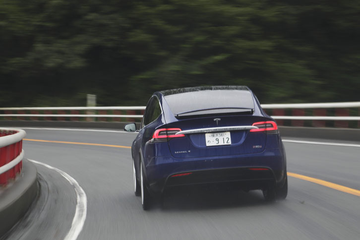 予約受け付けはオンラインで9月12日に始まった。納車は2017年前半からを予定。車両価格は895万～1611万2000円。