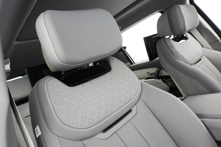 レンジローバーSVビスポーク1858エディション（フロントシート）