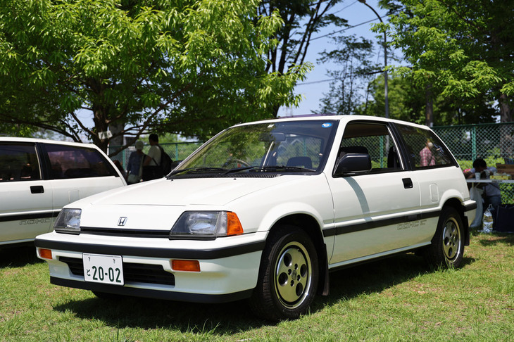 1983年に登場した「ワンダーシビック」こと3代目「シビック」。これは翌1984年に追加設定された、ホンダの市販車としては「S800」以来14年ぶりとなるDOHCエンジンを積んだ「3ドアSi」。見たところ内外装ともフルオリジナルで新車のようだった。