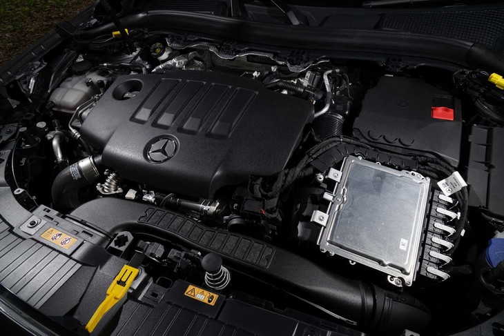 メルセデス・ベンツGLA200d 4MATIC（エンジン）