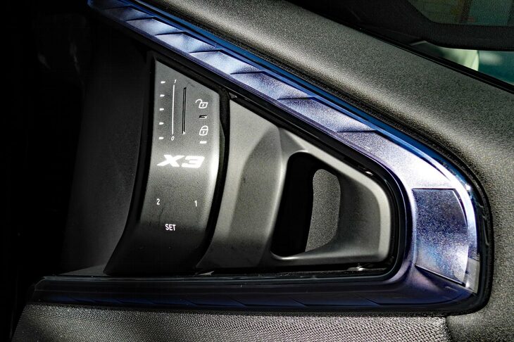 BMW X3 20d xDrive Mスポーツ（インナードアハンドル）