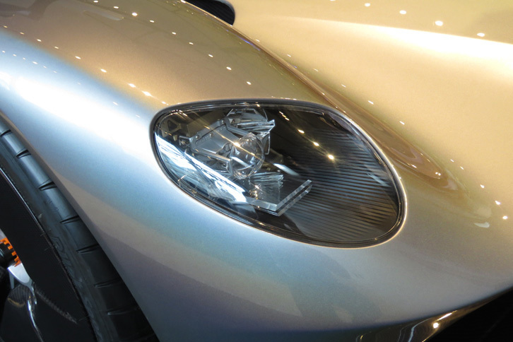 アストンマーティン・ヴァルキリー（ヘッドランプ）